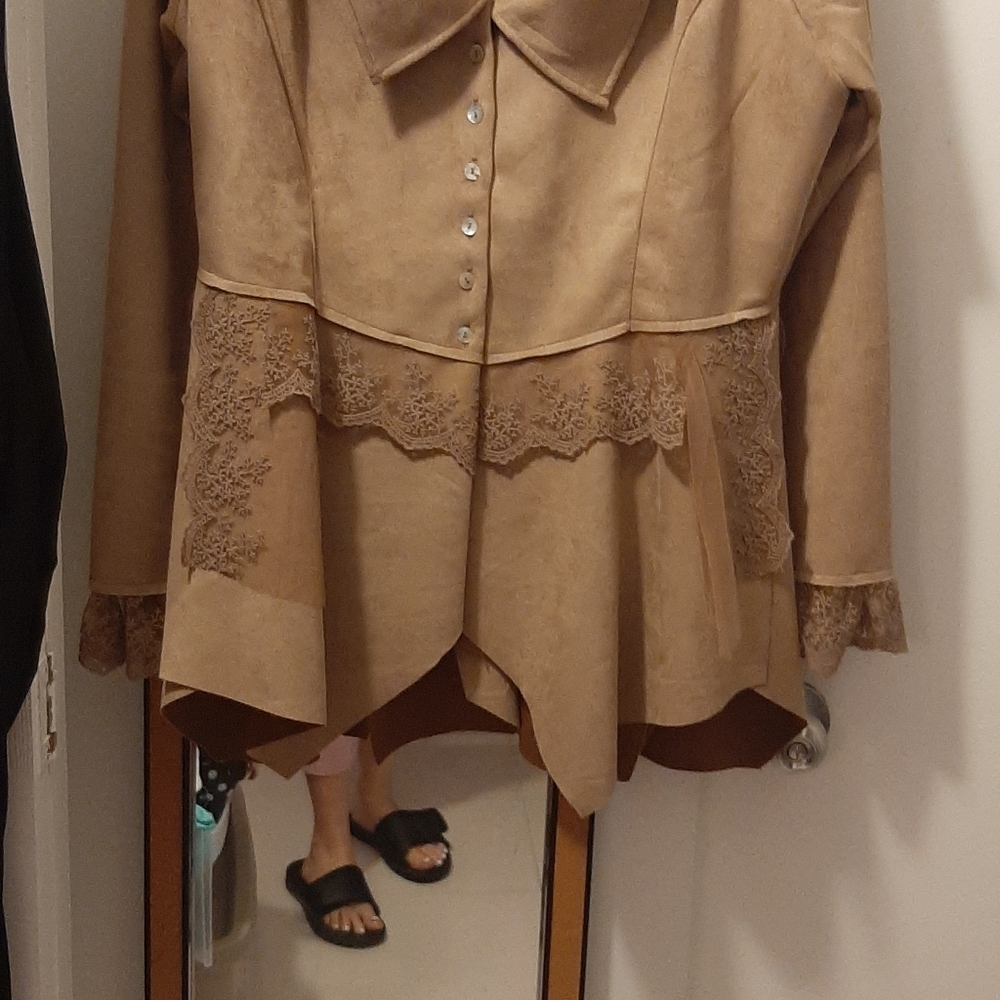Tunic - Picture 2 of 9